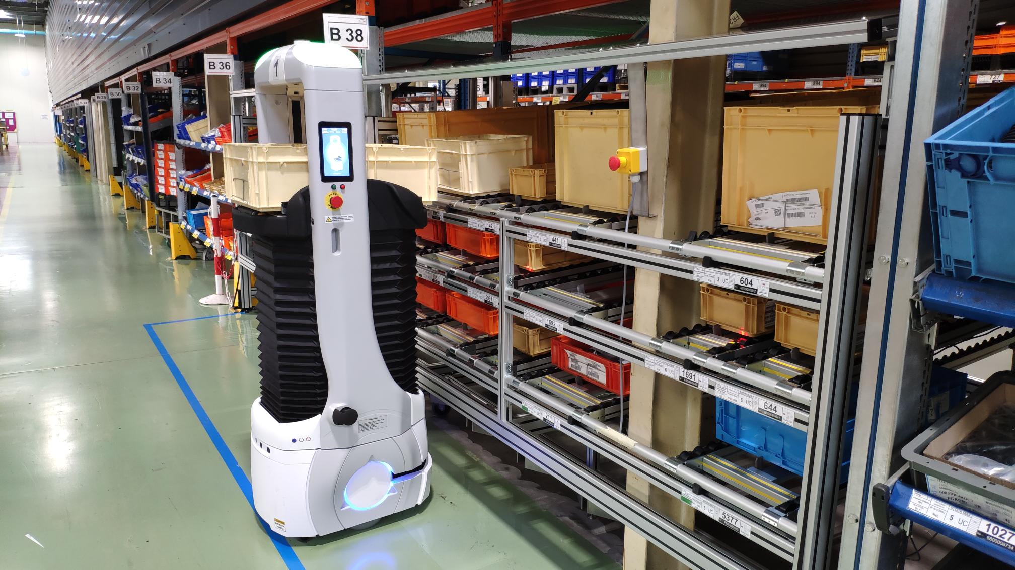 Lire la suite à propos de l’article Quelles sont les différences entre des AMR (Autonomous Mobile Robot) et des AGV (Automated Guided Vehicle) ?
