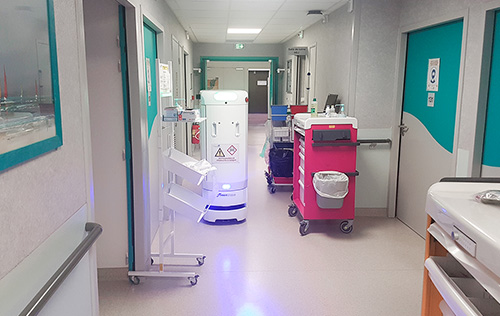 Read more about the article Interview: Transport of chemotherapy, a robot assists caregivers